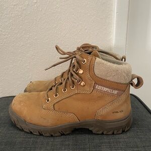 Caterpillar Steel Toe Women’s work boot. Tan size 7